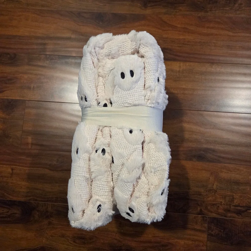 Ghost Faux Fur Throw Blanket Viral Costco Halloween 60x70 White New